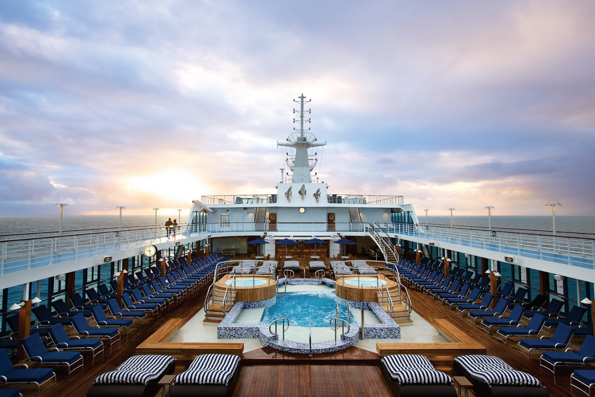 MyCruise Oceania-Cruises Oceania-Insignia Offentlige-arealer Pool-spa4